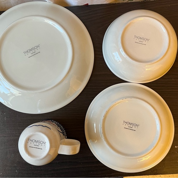 4 pc Place Setting “ Snowman” Design - Thompson Pottery - Like New - Picture 2 of 9